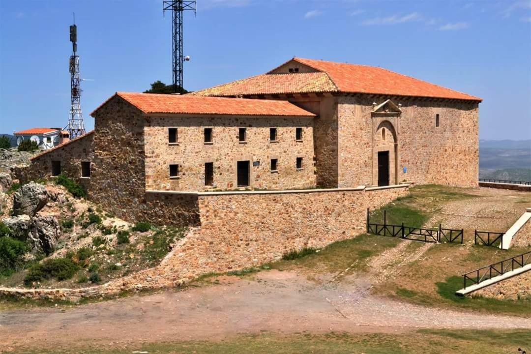 Hostal Restaurante San Millan Orihuela del Tremedal Kültér fotó